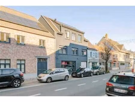 maison commerciale avec résidence dans le centre de destelbe