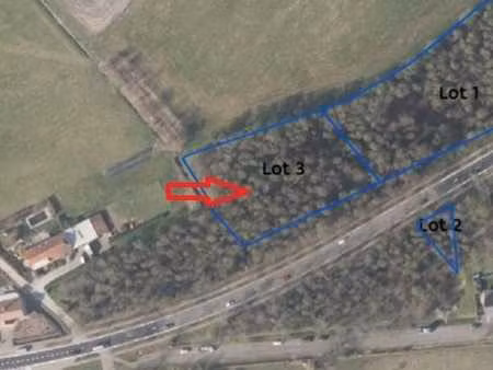 terrain dans une zone agricole