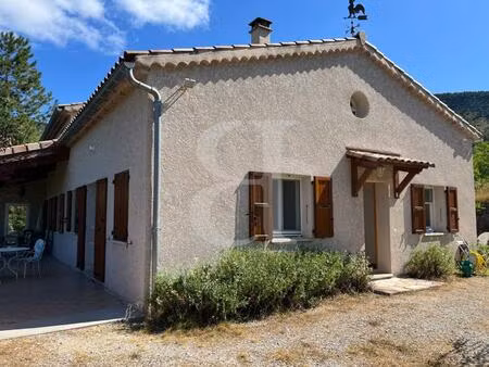 villa avec piscine dans la région de rosans