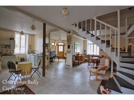 charmante maison de village  5 chambres sur 3600 m² de terrain