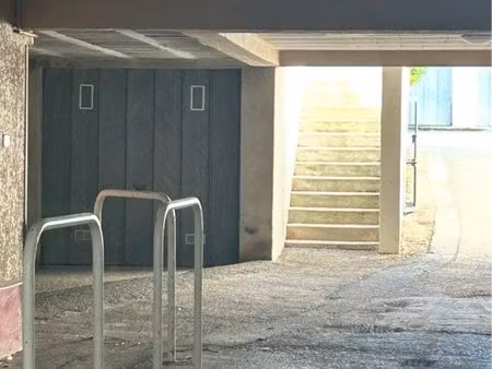 loue box garage fermé en rdc immeuble