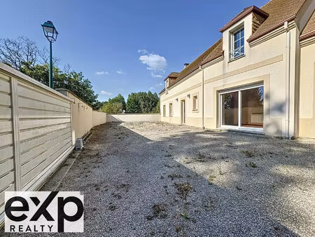 maison spacieuse avec jardin et accès direct à la nature