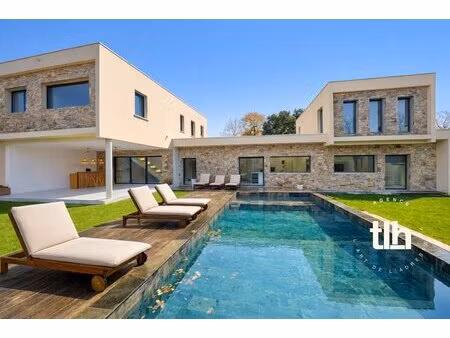 villa 6 pieces 275m2 sur 1370m2 de terrain avec piscine et garag