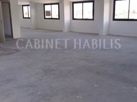 a louer - trois locaux - a partir de 101.96 m2 environ - sai