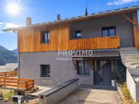 vaste maison de village de montagne  275 m2  4 chambres dont