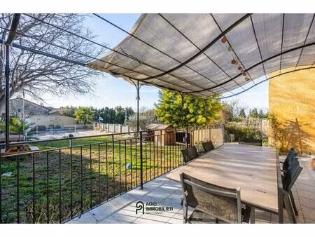 villa rénovée avec piscine et vue dégagée  proche du pont du gard