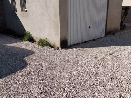 parking/box 1 pièce 23 m²