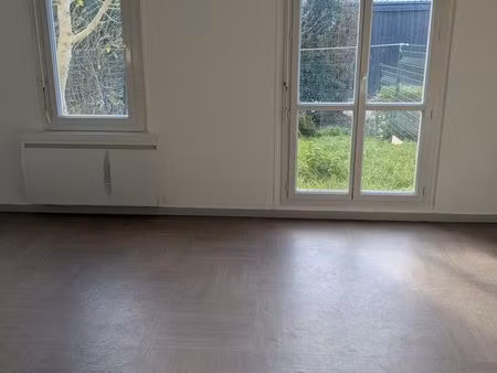 maison 3 chambres avec 3 chambres et petit jardin