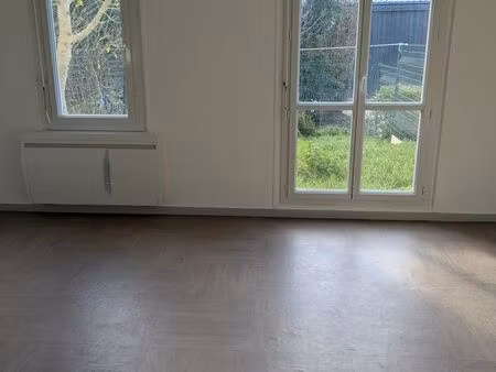 maison 3 chambres avec 3 petit jardin