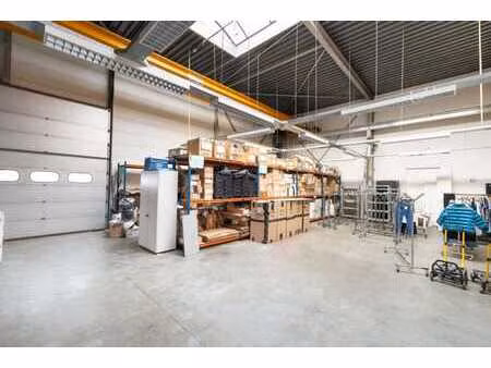 bureaux/showroom ±191m² + p situé à proximité de bruxelles !