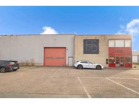 magnifique showroom/entrepôt ±191m² + p !