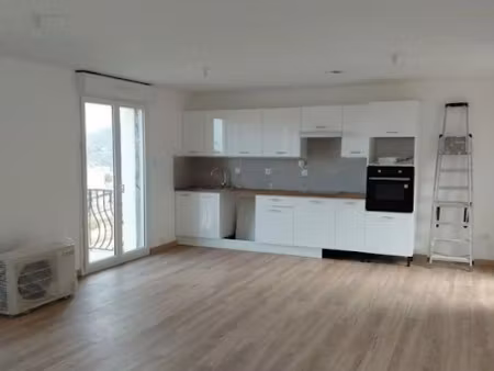 location maison 5 pièces 100 m² à port-vendres (66660)  1 750 €