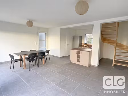 location meublée maison 5 pièces 94.4 m² à quimper (29000)  1 290 €