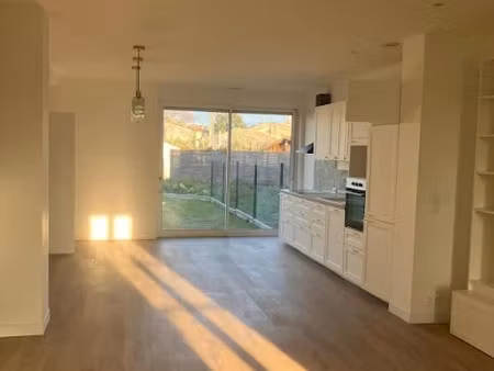 location maison 4 pièces 127 m² à les billaux (33500)  1 120 €