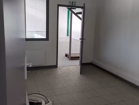 location locaux professionnels 7 pièces 280 m² à chambery (73000)  4 865 €