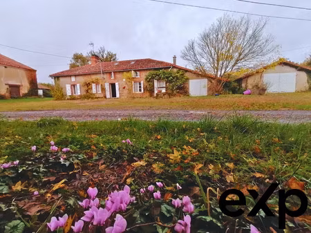 ancien corps de ferme avec terrains à luchapt