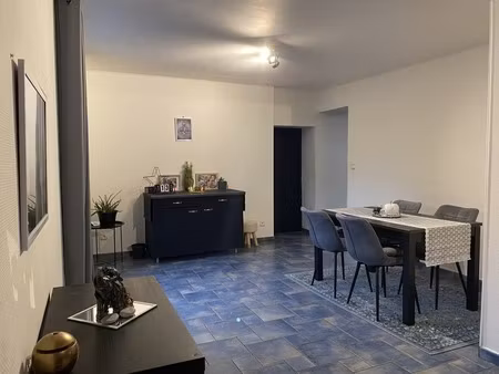 appartement 3 chambres en duplex avec entrée privative  jardin et caves sur mont-saint-mar