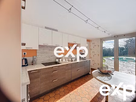 familiale d'env.159m2 / 4 chambres /garage et jardin