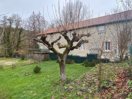 superbe propriete en pierre a usage de chambres d'hotes et g