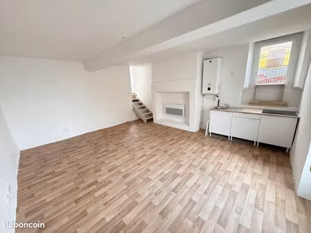 à louer – t2 de charme rénové – 45 m² – disponible immédiatement