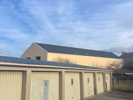 garage fermé dans cour - gretz