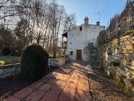 maison au bord de l'eau