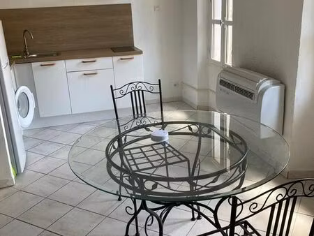 studio 1 pièce 28 m²