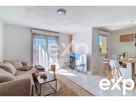 t3 lumineux avec balcon  2 parkings et piscine – cavignac cent