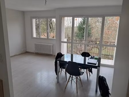 f2 meublé 56 m² rénové + petit balcon + garage + cave