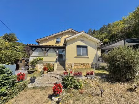 maison impeccablement rénovée avec charme  au cœur du p?