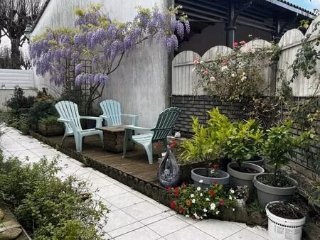 l'ile d'elle. maison de ville avec jardin  deux chambres  bureau  grand garage