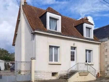 maison de village avec dépendance 30 m²  garage et puits