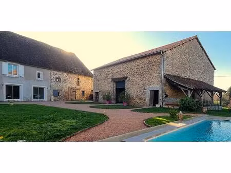 maison de caractère sur 44233m² avec étangs