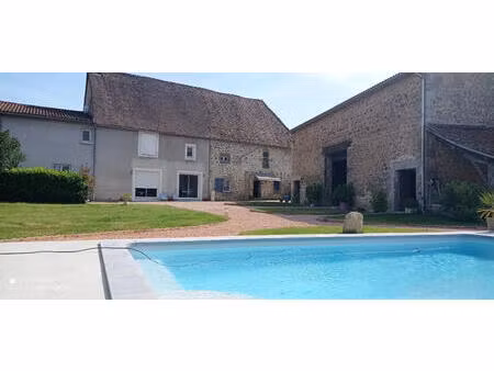 propriété de caractère sur 4.4ha avec deux étangs