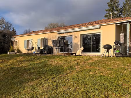 vers proche cahors plain pied t6  4 chambres avec garage sur 1800m² de terrain.