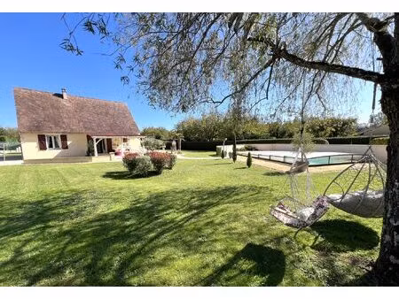 superbe propriété individuelle de trois chambres et deux salle