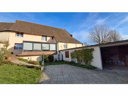 maison avec volumes généreux située proche commodités et éc