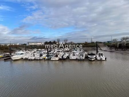 terrain constructible de 765 m² à meschers