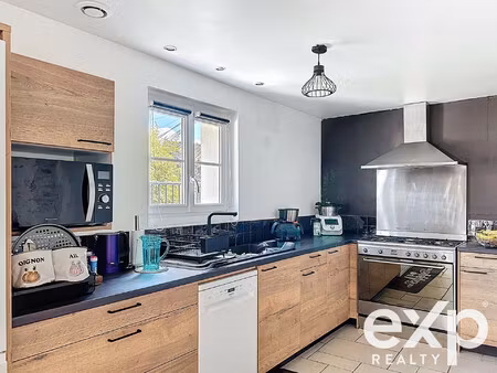 maison d'env. 200 m2 -6 ch et un t2 indépendante