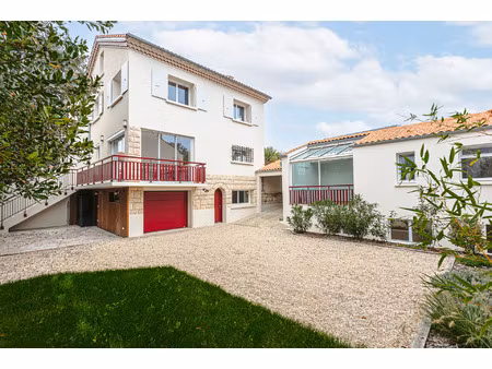 maison familiale et son cabinet libéral à la genette