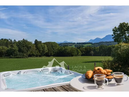 villa avec dépendance cuvat : 5 chambres  piscine et vue montag