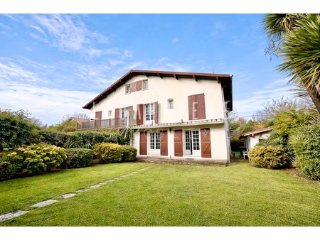 maison t8 avec jardin et dependance