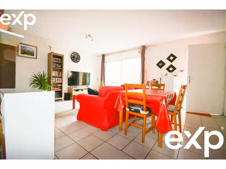 33760-targon - appartement deux pieces - parking