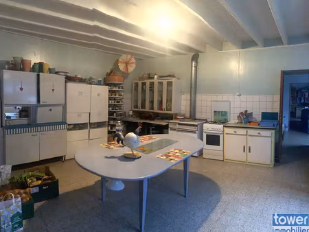 haimps 17160 - maison 8 pièces sur un terrain de 1000 m² avec un pré de 1000 m² en plus