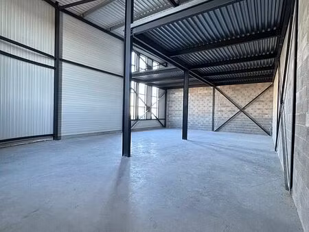 location local d'activités st georges d'orques 235 m²