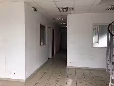 location commerce chatellerault 189 m²