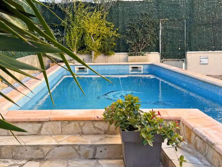 maison 170 m2  5 chambres  piscine  deux garages.