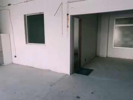 local entrepot 80 m2 centre-ville draguignan