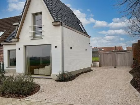 kwalitatief vernieuwde woning met zonnige tuin (1004m²)
