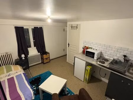 à louer – studio meublé 17 m² à 5 min de la gare  avec salle de bain privative et accès ja